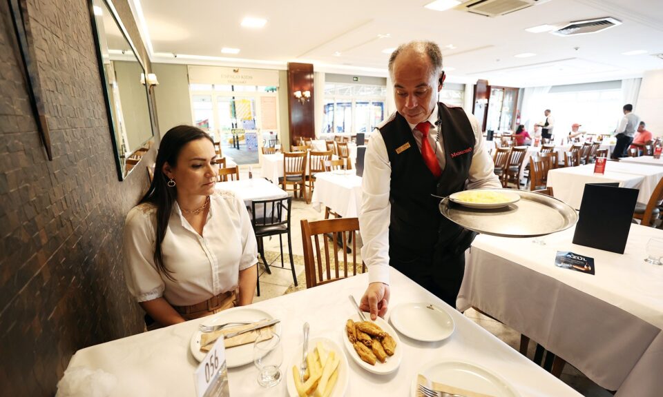 Salário recorde e a dificuldade de contratar em restaurantes, imagem ilustrativa