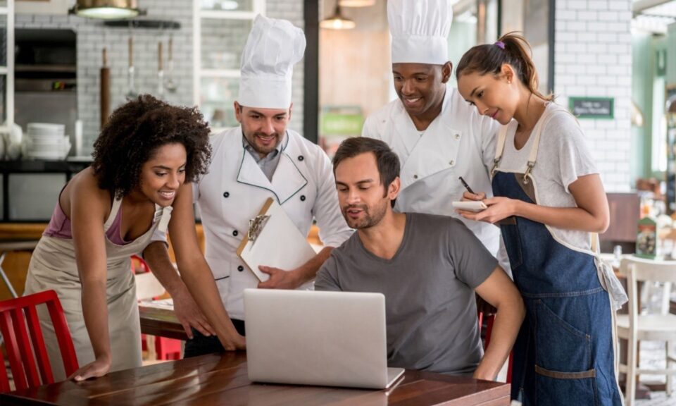Sem treinamento de equipe, restaurante paga R$ 290 mil, imagem ilustrativa