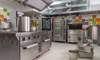 Equipamento parado na cozinha vira abrigo de rato e multa, imagem ilustrativa