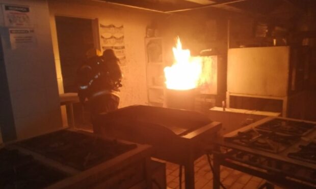 Incêndio em fritadeira elétrica começa na tomada em restaurante de SC, imagem ilustrativa