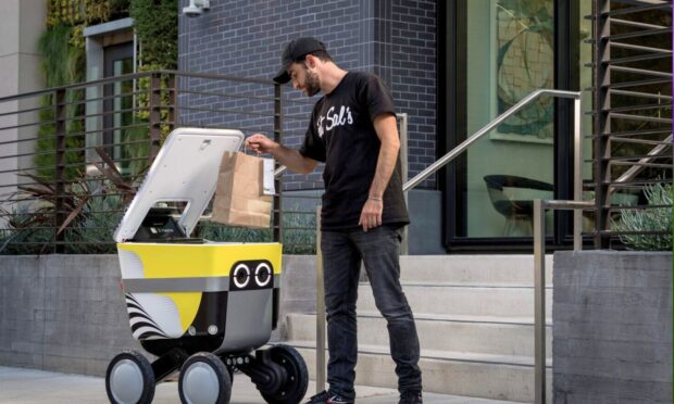 Deliveroo prevê robôs de entrega em cinco áreas do Reino Unido, imagem ilustrativa