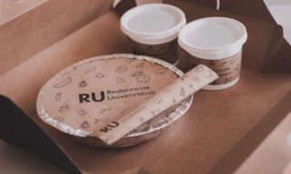 Embalagem de peça única reduz itens no estoque do delivery, imagem ilustrativa